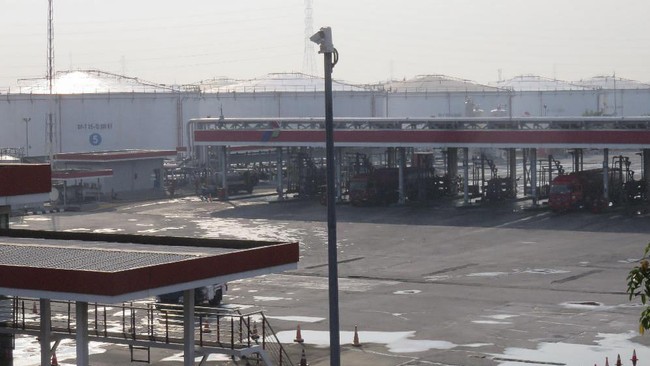 PT Pertamina memastikan kegiatan operasional di depo Plumpang, Jakarta Utara mulai kembali beroperasi setelah kebakaran yang melanda pada Jumat (3/3) malam.
