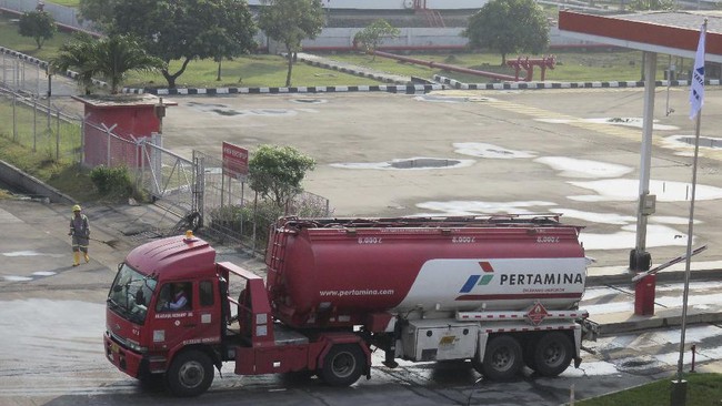 Kejagung menggeledah Depo atau tempat penyimpanan BBM milik Pertamina di Plumpang, Jakarta Utara, terkait kasus korupsi tata kelola minyak mentah.