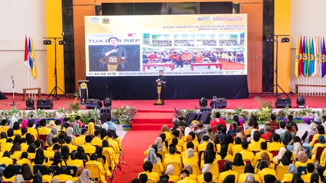 Perempuan pertama yang menjabat sebagai Ketua DPR RI, Puan Maharani merasa senang mengisi kuliah umum karena menganggap Unsri sangat spesial di hatinya.
