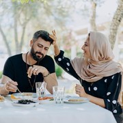 Lakukan 5 Kebiasaan Sederhana Ini Agar Tetap Mesra dengan Pasangan, Meski di Tengah Kesibukan!