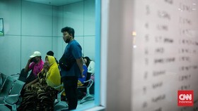 img-title FOTO: Warga Cari Keluarga yang Jadi Korban Kebakaran Plumpang