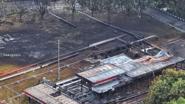 Menteri BUMN Erick Thohir menyatakan ia tidak segan mencopot direksi PT Pertamina (Persero) jika terbukti lalai buntut kebakaran Depo Pertamina Plumpang.