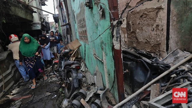 Petaka warga Tanah Merah, Plumpang, sulitnya mencari legalitas kependudukan dan bertahan hidup dibayangi bahaya ledakan depo.