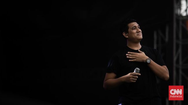 Arda mengumumkan keluar dari Naff setelah 14 tahun bersama manggung dengan band tersebut.
