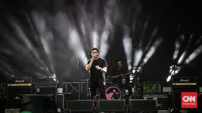 Naff berhasil memikat hati penonton di hari pertama Everblast Festival 2023 di Gambir Expo Kemayoran, Jakarta, Sabtu (4/3).