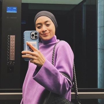 img-title Tetap Kece dan Trendi Saat Ke Kantor dengan Outfit ala Ayudia Bing Slamet