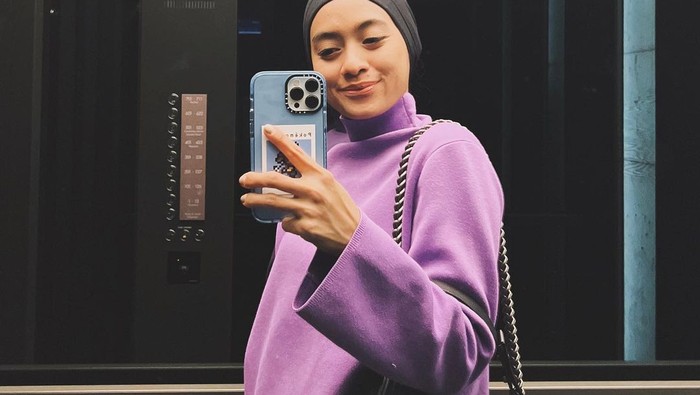 img-title Tetap Kece dan Trendi Saat Ke Kantor dengan Outfit ala Ayudia Bing Slamet