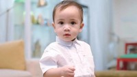 7 Potret Rayyanza 'Cipung' Anak Raffi Ahmad Belajar Salat Bikin Heboh Fans
