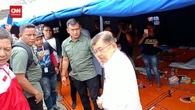 VIDEO: Momen Jusuf Kalla Kunjungi Pengungsi Kebakaran Depo Plumpang