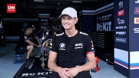 VIDEO: Cerita Van der Mark Main ke Desa di Lombok