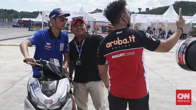 Pembalap WSBK Mandalika, Toprak Razgatlioglu, bicara mengenai kecintaan terhadap Indonesia dan kegiatan selama bulan Ramadan.