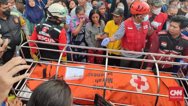Semua korban tewas dan satu bagian tubuh korban kebakaran Depo Pertamina Plumpang berhasil diidentifikasi oleh tim dari Mabes Polri.