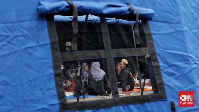 Lebih dari 5.000 jiwa terdampak gempa bumi di Donggala, Sulawesi Tengah. Saat ini mereka mengungsi di tenda-tenda.