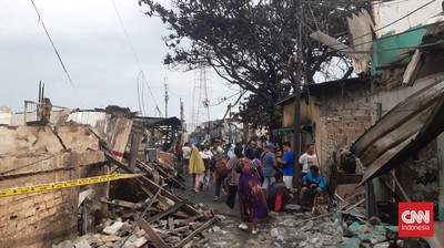Keluarga korban tewas kebakaran depo Plumpang mengaku diminta tak menggugat Pertamina setelah diberi uang santunan Rp10 juta.