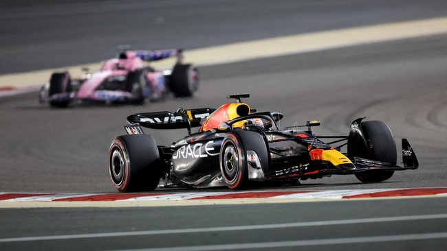 Pembalap Red Bull Max Verstappen keluar sebagai pemenang Formula 1 (F1) GP Bahrain 2023 di Sirkuit Internasional Bahrain, Minggu (5/3).