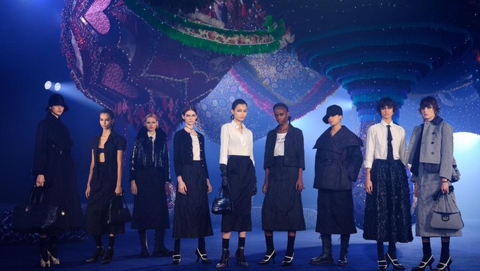 img-title 6 Detail Menarik dari Koleksi Terbaru Dior di Paris Fashion Week yang Dihadiri Jisoo Blackpink