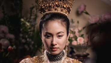 img-title Dinikahi Crazy Rich, Transgender Nong Poy Pamer Foto di Ranjang