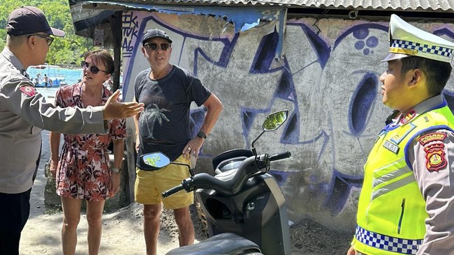 Para turis Rusia tersebut melakukan pelanggaran aturan hingga merusak lingkungan tempat-tempat wisata seperti di Bali dan Kawah Ijen.