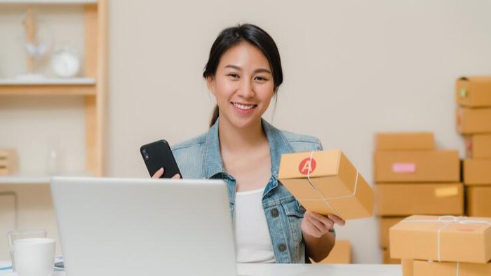 Owner Online Shop Merapat! Terapkan 3 Strategi Social Commerce Ini untuk Tingkatkan Penjualan Bisnis Owner Online Shop Merapat! Terapkan 3 Strategi Social Commerce Ini untuk Tingkatkan Penjualan Bisnis