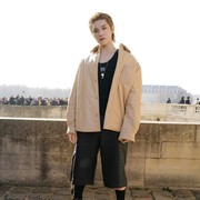 6 Gaya Menawan Taeyong NCT Hadiri Loewe Fall 2023 Ready To Wear Runway Show di Paris