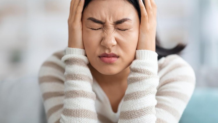 telinga berdenging Emotional Asian Woman Covering Ears With Hands At Home, Annoyed Millennial Korean Lady Suffering Stress Or Headache, Can Not Bear Sound, Feeling Desperate And Having Nervous Breakdown, Closeup Shot