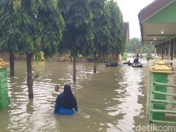 200 KK Terjebak Banjir Bojonegoro Belum Tersentuh Bantuan