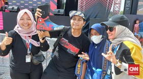 Dapat Sepatu Balap Toprak, Penonton WSBK Mandalika Menangis