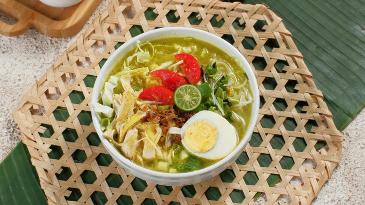 soto ayam, chicken soup with a yellow sauce