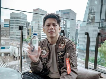 img-title Viral Ariel NOAH Mudik Macet-macetan Naik Motor, Kesederhanaan Tuai Pujian