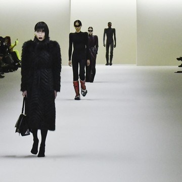 Perdana Usai Kontroversi BDSM, InI 7 Hal Menarik dari Peragaan Balenciaga di Paris Fashion Week