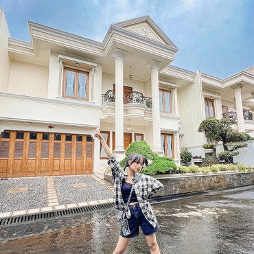 Fuji Beli Rumah Sendiri Rp13 M, H Faisal: Pencapaian yang Membanggakan