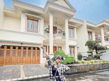 Fuji Beli Rumah Rp13 Miliar di Usia 20 Tahun, Ini Deretan Sumber Cuannya