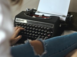 20+ Pantun Perpisahan Sekolah yang Lucu, Bijak hingga Sedih
