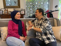 Pelukan Hangat Indra Bekti dan Aldila Jelita Bukan Pertanda Rujuk