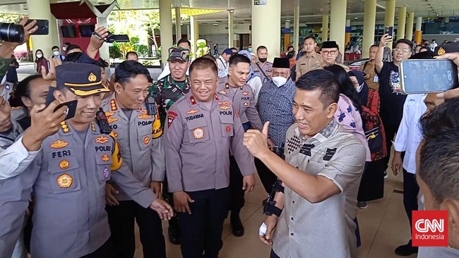 Wakapolda Jambi mengatakan Kapolda Jambi bagian punggungnya sudah tak ada keluhan lagi, namun masih perlu pemulihan rawat jalan pada bagian tangan.