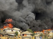 FOTO: Si Jago Merah Lahap Kamp Ribuan Pengungsi Rohingya di Bangladesh