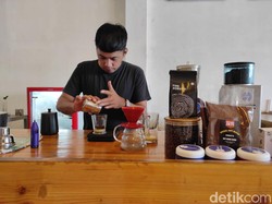 Kedai Kopi di Blitar Ini Punya Menu Keren, Pelanggan Bayar Seikhlasnya