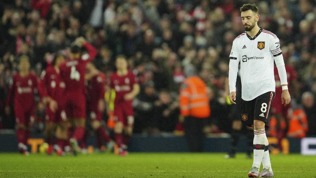 Kapten Manchester United Bruno Fernandes mengutarakan penyebab timnya kalah 0-7 dari Liverpool dalam laga Liga Inggris di Anfield, Minggu (5/3).