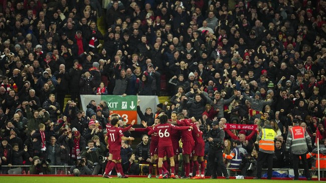 Anfield berubah dari neraka jadi surga untuk Liverpool. Usai kalah telak dari Real Madrid, The Reds sukses menghajar Manchester United.