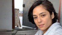 <p>Meski tak lagi muncul di layar kaca, wanita berusia 39 tahun ini masih terlihat memesona meski hanya memakai pulasan makeup tipis. Penampilannya sering menuai pujian dari warganet. <em>"Less make up aja tapi cantiknya full,</em>" kata akun @wirna*** (Foto: Instagram @marianadantecnyc)</p>