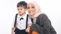 5 Potret Nadya Mustika Bareng Syaki, Berjuang Jadi Single Mom Usai Cerai dari Rizki DA