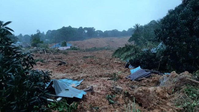 Puluhan orang dilaporkan hilang akibat longsor di Desa Pangkalan, Kecamatan Serasan, Kabupaten Natuna, Kepulauan Riau (Kepri) pada Senin (6/3).