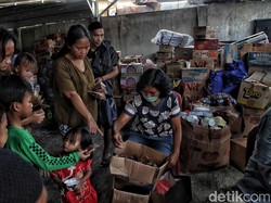 Curhat Pengungsi Kebakaran Plumpang Kesulitan Cari Pakaian Pria