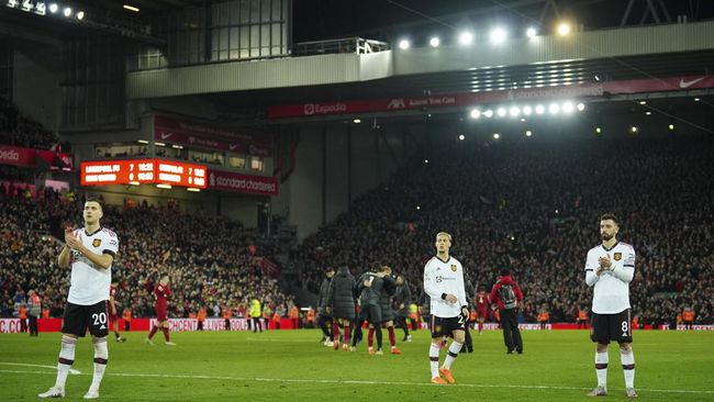 Suporter Liverpool Ejek Erik ten Hag dengan Lagu 'Viva Ronaldo'