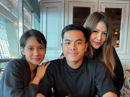 Kompak! Gista Putri dan Wina Natalia Sering Kepo Urusan Pacar ke Anak Pertama