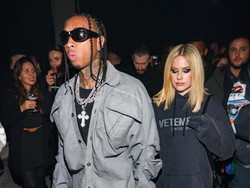 Kisah Cinta Avril Lavigne: Cerai 2 Kali, Batal Nikah, Kini Ciuman dengan Tyga