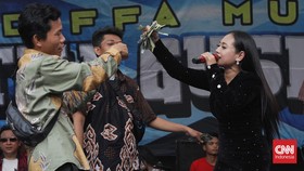 Curhat Soal Ranjang dan Mentertawakan Kekalahan Ala Lirik Tarling