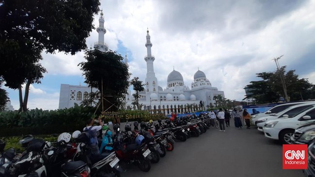 Kisah Depo BBM Nempel Permukiman Solo, Kini Jadi Masjid Sheikh Zayed Area eks Depo BBM di Solo yang menempel dengan permukiman warga di Gilingan kini telah menjelma menjadi Masjid Raya Sheikh Zayed.