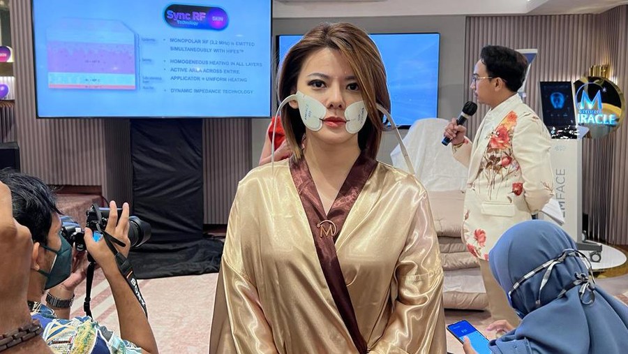 Perawatan pengencangan wajah MIRACLE EMFACE