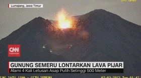 VIDEO: Gunung Semeru Lontarkan Lava Pijar